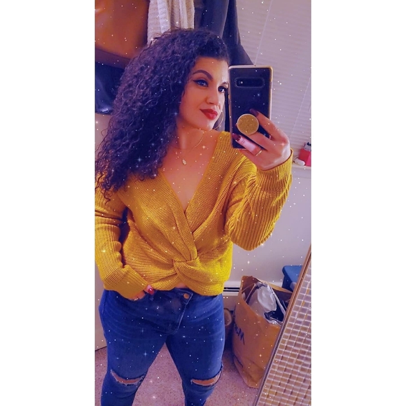 Meet your POSHER ℳ𝓲𝐜ん𝑒ℓℓ𝑒🖤🧿 - Picture 2 of 16